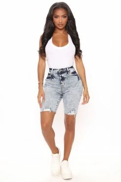 Fashion Nova Shorts Got A Good Feeling Denim Bermudas - Acid Wash Blue