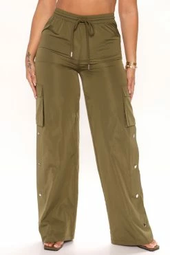 Fashion Nova Out Of Your League Wide Leg Cargo Parachute Pant 32 - Olive