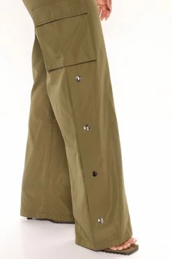 Fashion Nova Out Of Your League Wide Leg Cargo Parachute Pant 32 - Olive