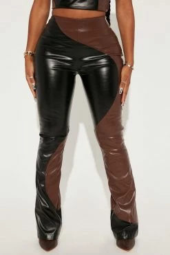 Fashion Nova Flaunt It Faux Leather Pant 32 - Black/Brown
