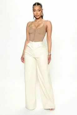 Fashion Nova Going Somewhere Faux Leather Pant 32 - Cream