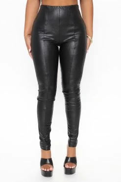 Fashion Nova Backin' It Up Faux Leather Leggings - Black