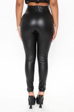 Fashion Nova Backin' It Up Faux Leather Leggings - Black