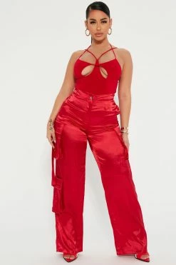 Fashion Nova Weekend Fling Cargo Pants 33 - Red
