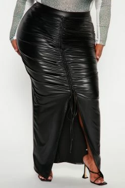Fashion Nova Lips Are Sealed Ruched Maxi Skirt - Black