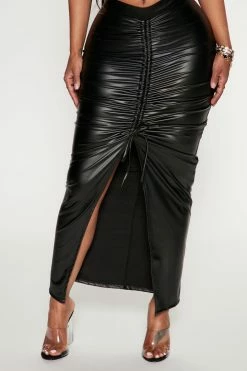 Fashion Nova Lips Are Sealed Ruched Maxi Skirt - Black